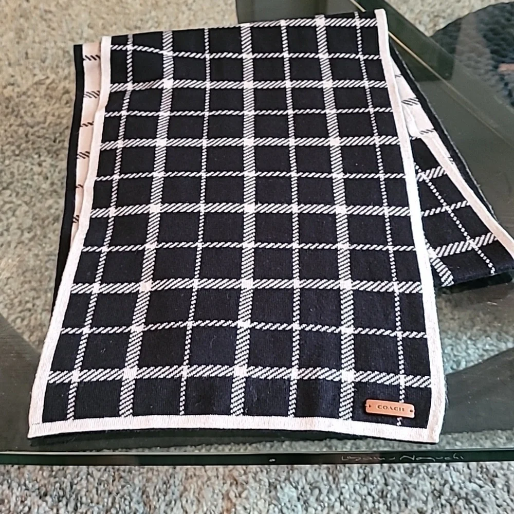 Coach Scarf - Picture 4 of 9